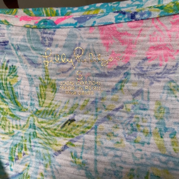 Lilly Pulitzer v-neck top - Picture 3 of 3